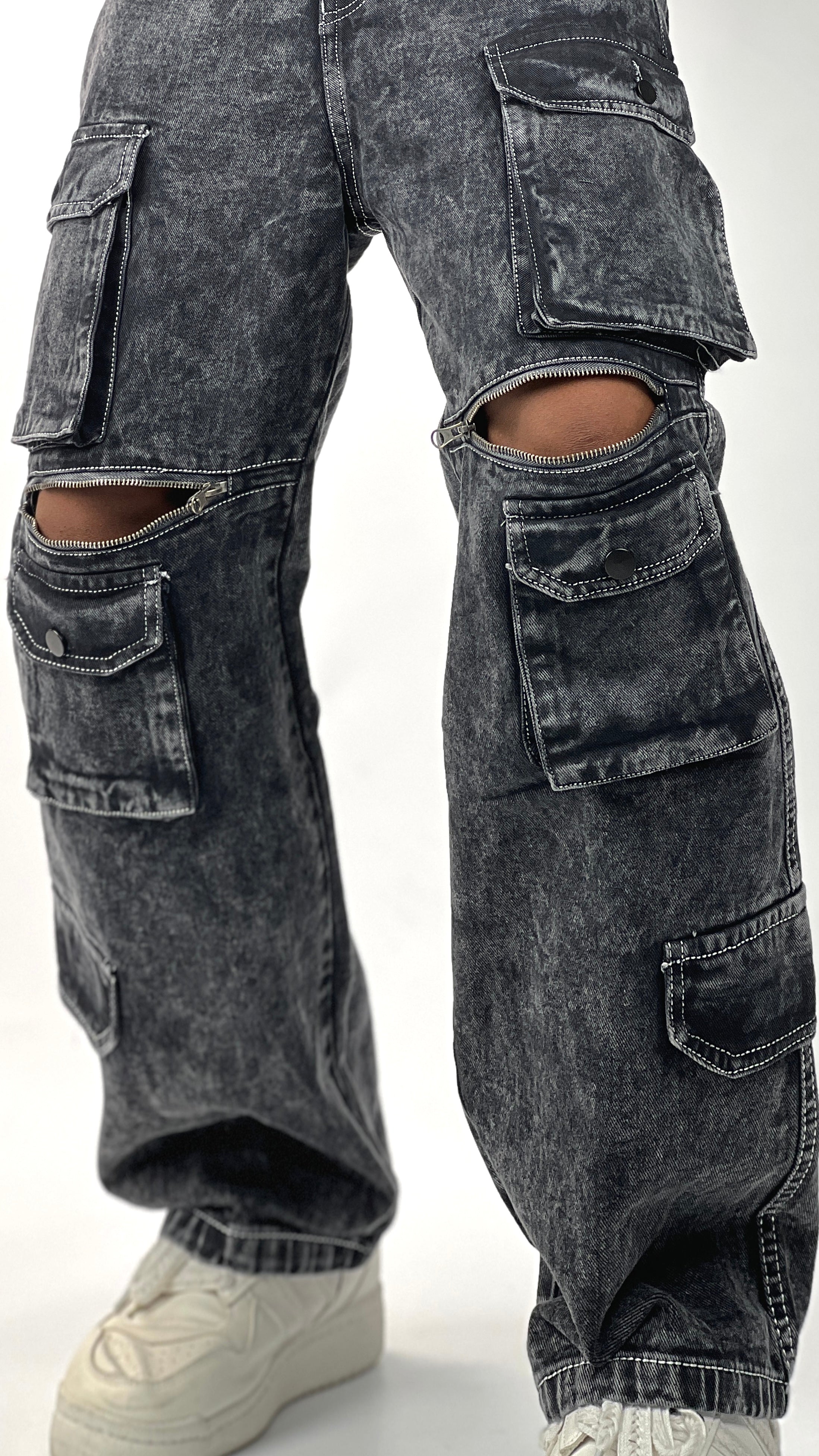 GRAY WASH BAGGY CARGO WITH KNEE ZIPPER