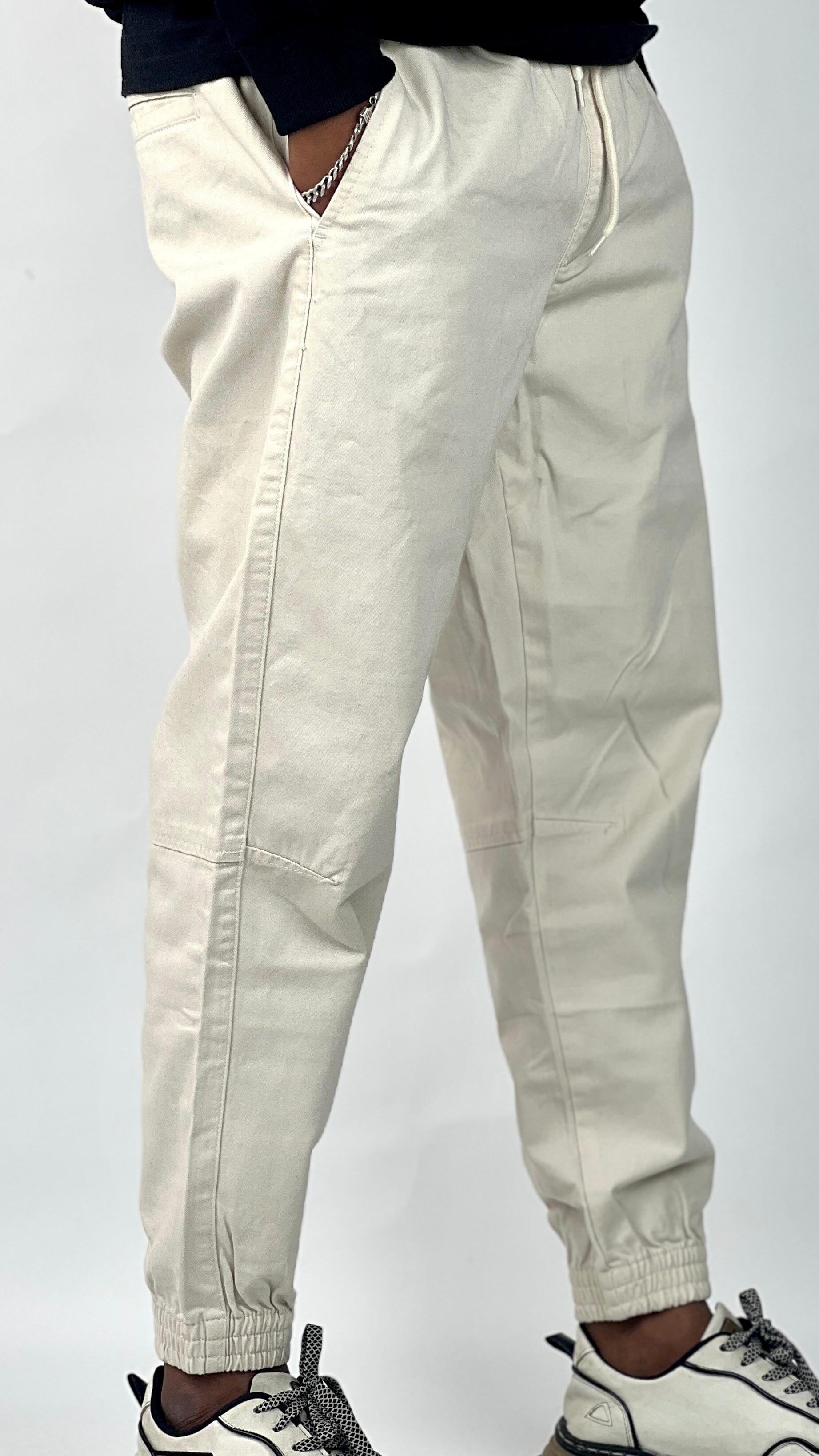 MILK WHITE JOGGER